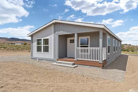 1280 W 8th St, Silver Springs, NV 89429