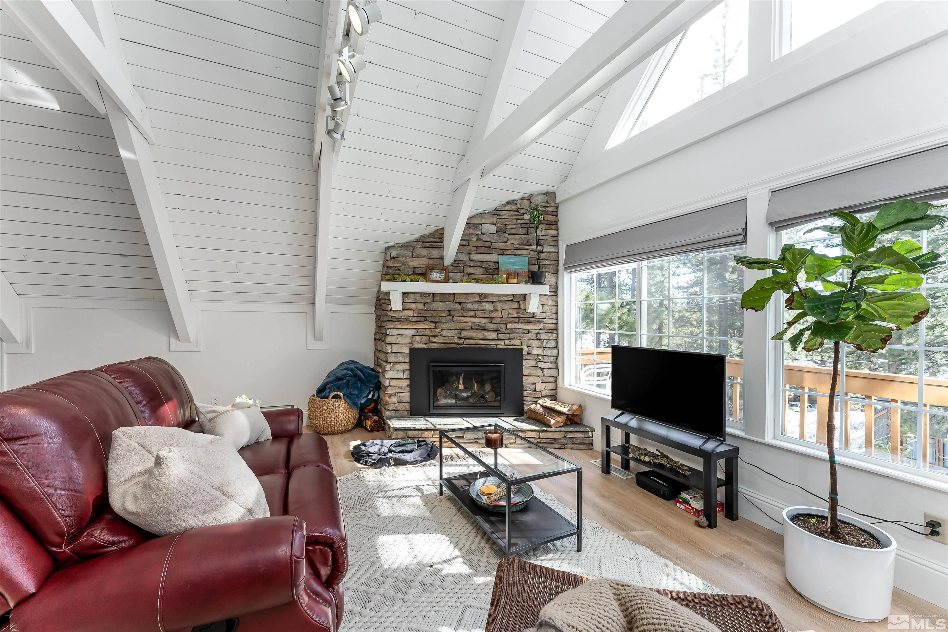 1032 WAR BONNET Way  
