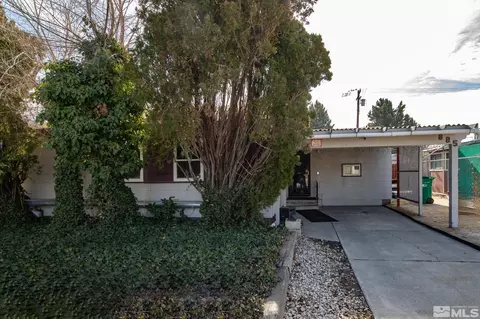885 Oxford Ave, Sparks, NV 89431