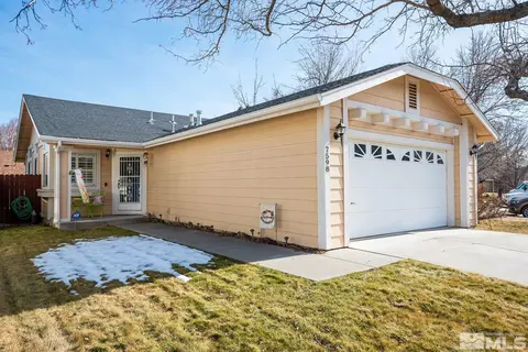 7598 Devonshire Ln, Reno, NV 89511 photo 2