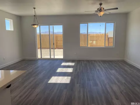 930 Agate Way, Fernley, NV 89408 photo 5