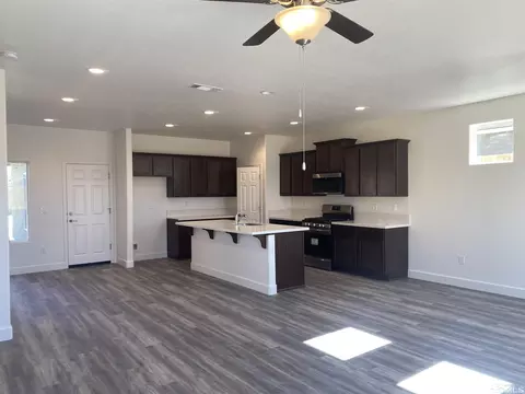 930 Agate Way, Fernley, NV 89408 photo 2