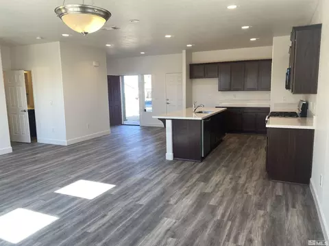 930 Agate Way, Fernley, NV 89408 photo 6