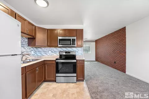 24 E Gault Way, Sparks, NV 89431