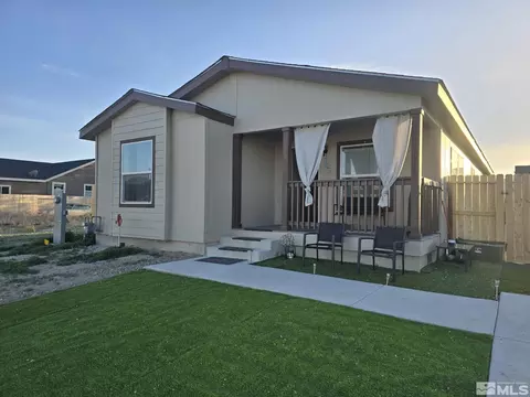 207 Sweetwater Dr, Yerington, NV 89447