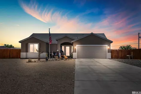 3190 E Bristlecone Ln, Silver Springs, NV 89429