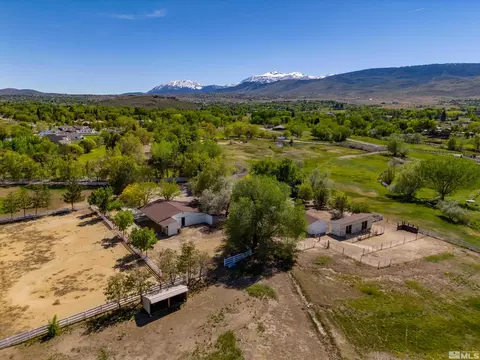 915 Maple Creek Ct, Reno, NV 89511