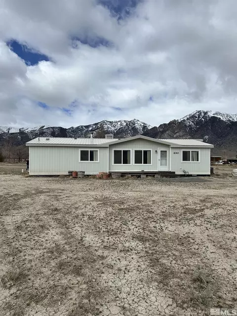 690 N Manley Ln, Round Mountain, NV 89045