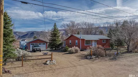 390 Meadow Dr, Coleville, CA 96107
