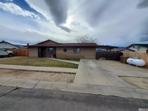 145 Cedar St, Hawthorne, NV 89415