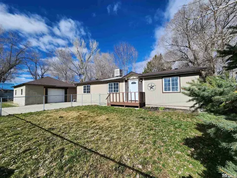 151 S 5th St, Carlin, NV 89822
