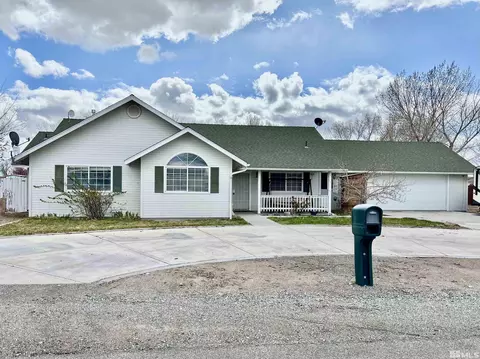 8 Pebble Beach Dr, Yerington, NV 89447