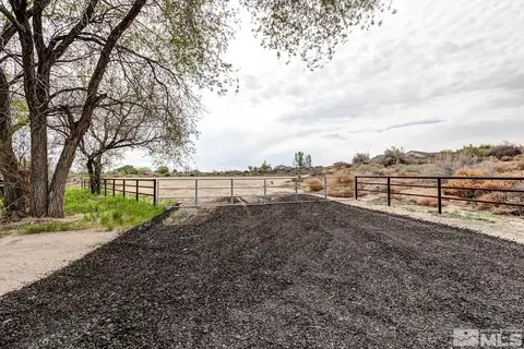 4047 Horseshoe Dr, Fallon, NV 89406 photo 2