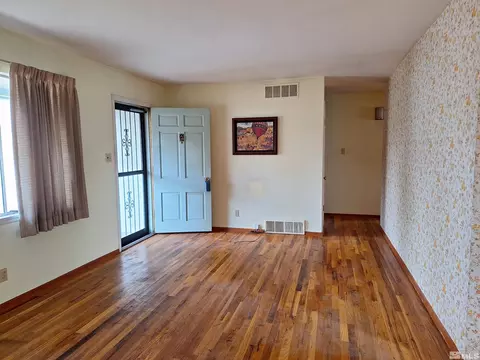 820 Ruby Ave, Reno, NV 89503 photo 4