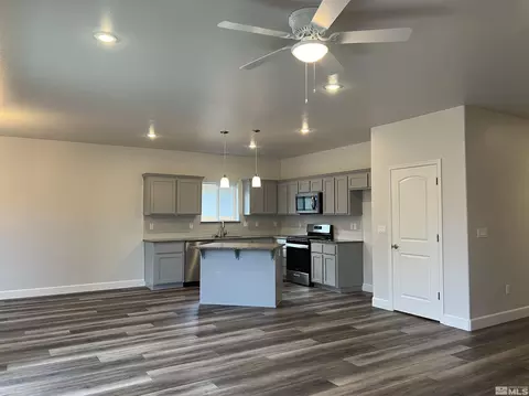 826 Great Basin Ln, Fallon, NV 89406 photo 3