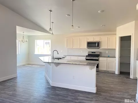 842 Great Basin Ln, Fallon, NV 89406 photo 2