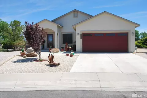 860 Divot Dr, Fernley, NV 89408