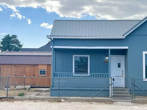 622 4th St, Hawthorne, NV 89415