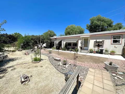 725 Miller Ln, Fernley, NV 89408