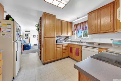 620 Nancy Cir, Reno, NV 89503 photo 6