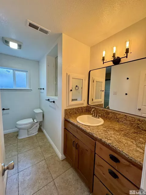 14 E M St, Sparks, NV 89431 photo 8