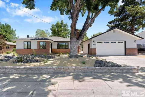 860 Hunter Lake Dr, Reno, NV 89509