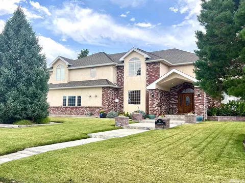 8 La Buena Vida, Yerington, NV 89447