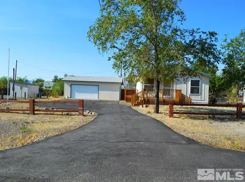 1330 Lahonton Dr, Silver Springs, NV 89429