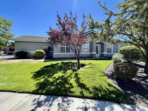 10501 Iron Point Cir, Reno, NV 89521 photo 2
