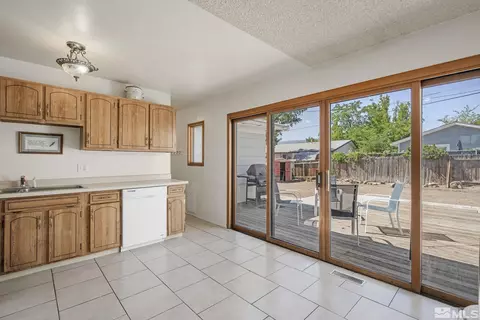 3275 Everett Dr, Reno, NV 89503 photo 8