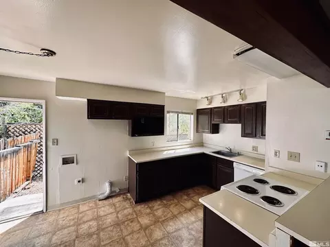 2002 Lassen Dr, Reno, NV 89503 photo 4