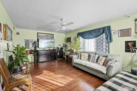 1885 Castle Way, Reno, NV 89512