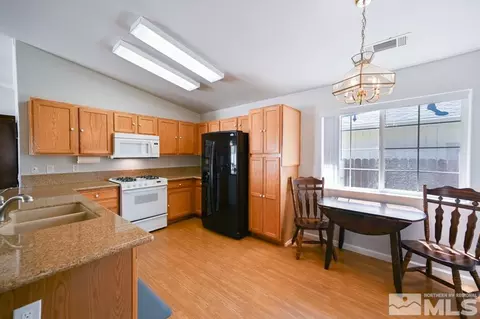 1139 White Oak Loop, Minden, NV 89423 photo 6