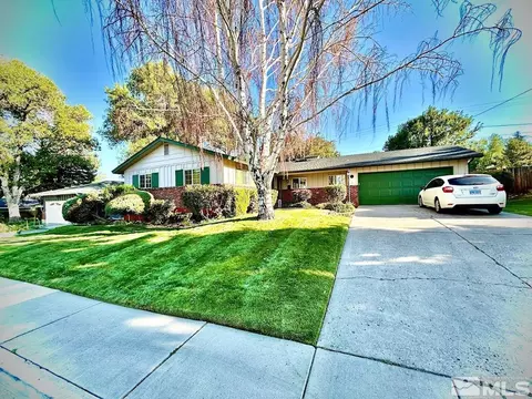 1060 Pineridge Dr, Reno, NV 89509
