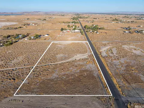6935 Redwood Rd, Silver Springs, NV 89429