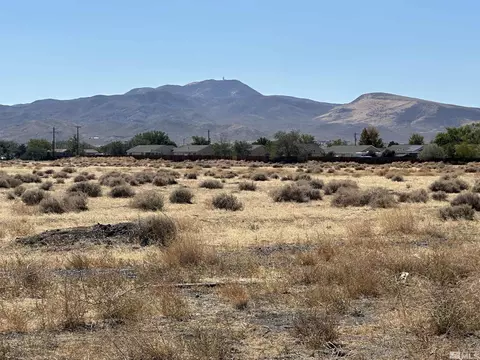 01516108 Idaho St, Silver Springs, NV 89429