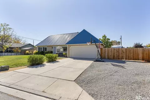 40 Karnak Cir, Sparks, NV 89441
