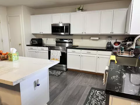 7489 Deveron Dr, Reno, NV 89506 photo 3
