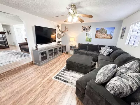 1020 2nd St, Hawthorne, NV 89415