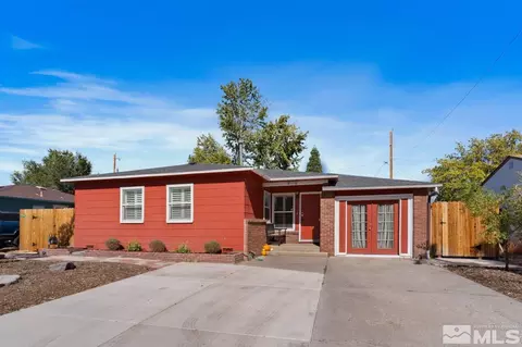 912 Oxford Ave, Sparks, NV 89431