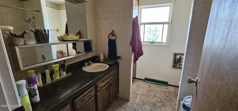Bath - 316 Toiyabe Rd, Kingston, NV 89310 photo 3 of 3