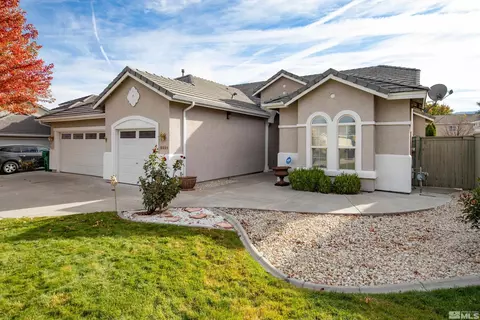 10690 Blue Moon Ct, Reno, NV 89521