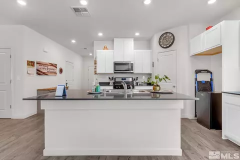 841 Karry Way, Fallon, NV 89406 photo 3