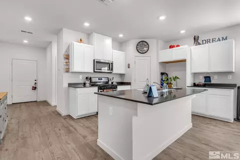 841 Karry Way, Fallon, NV 89406 photo 2