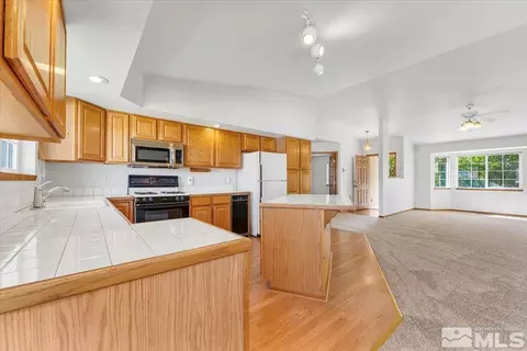 155 Andrew Ln, Reno, NV 89521 photo 8