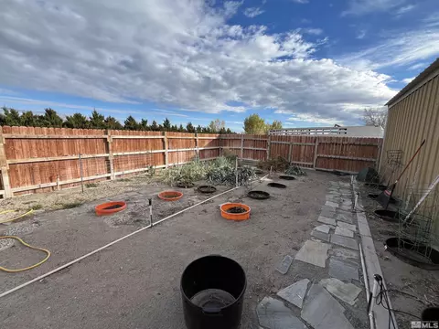 Exterior - 3205 St Clair Rd, Fallon, NV 89406 photo 4 of 8