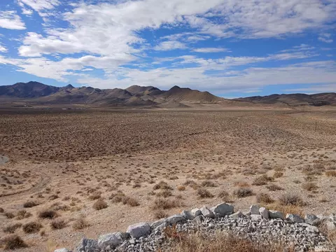 24 Ludington Rd, Yerington, NV 89447