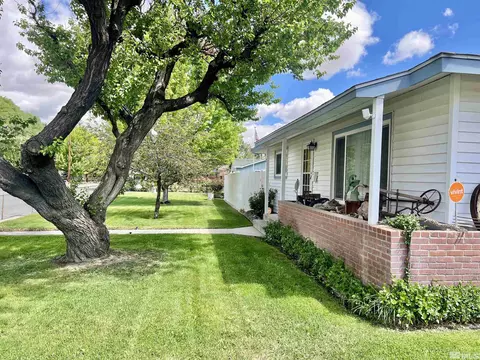 2 N Whitacre St, Yerington, NV 89447