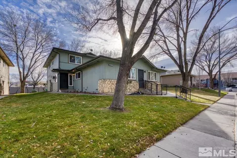 614 Oakwood Dr # 3, Sparks, NV 89431