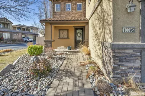 10895 Serratina Dr, Reno, NV 89521